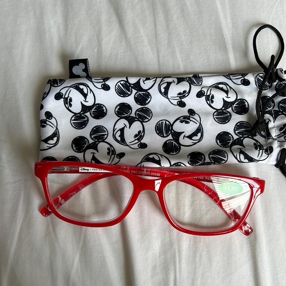☀️☀️☀️New without box foster grant Disney reading glasses